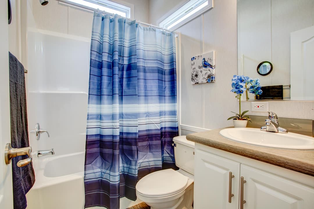 Shore park 4110l bathroom home features