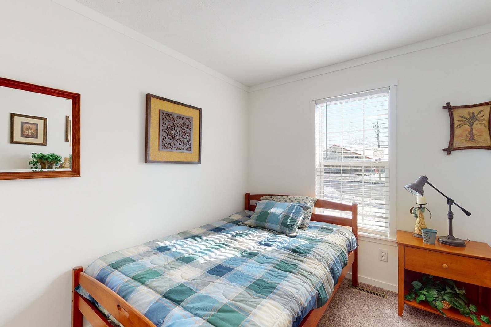 Intrigue bedroom home features