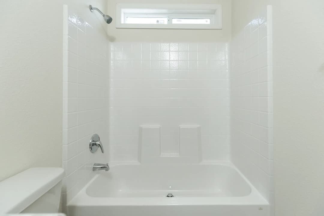 Fairpoint 14602a bathroom home features