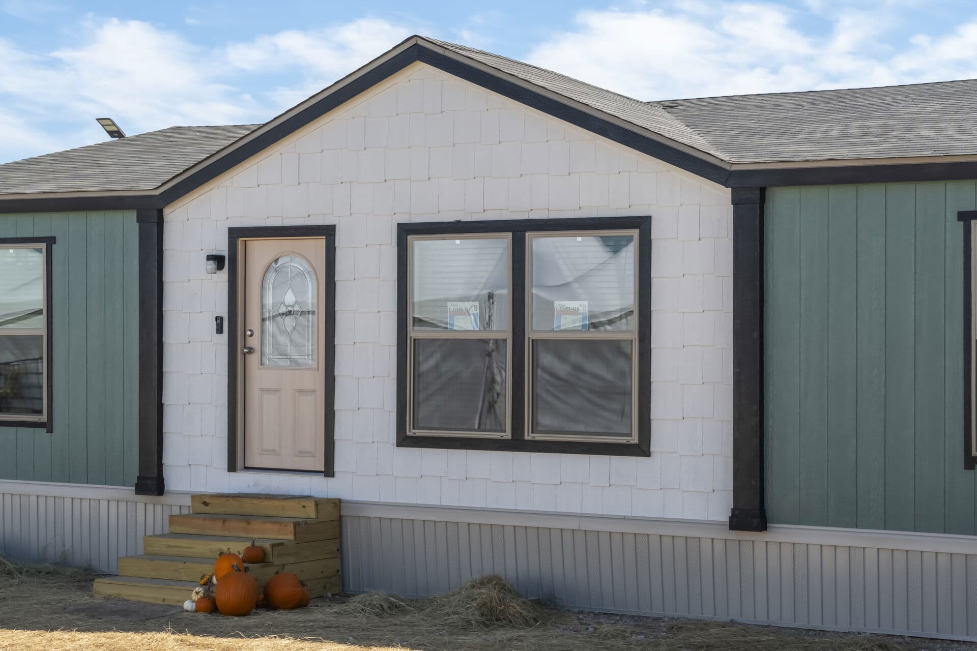 Doublewide c-32×56-42b exterior home features