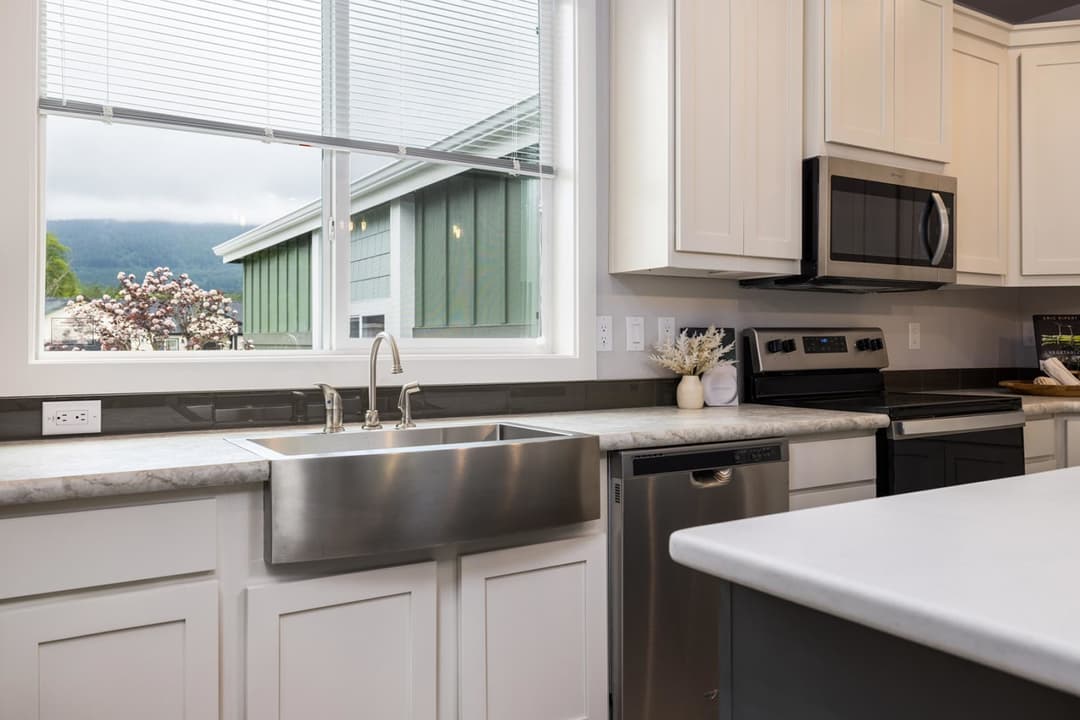 Westridge 1203ct kitchen and interior home features