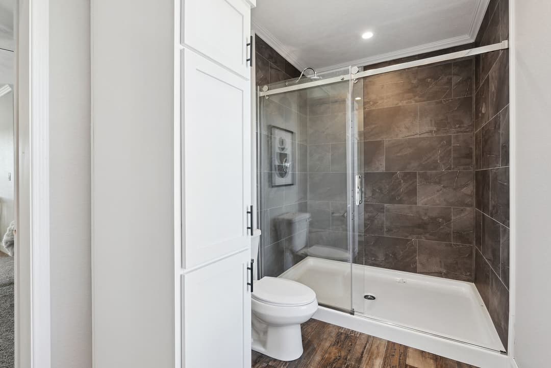 Grand canyon bathroom home features