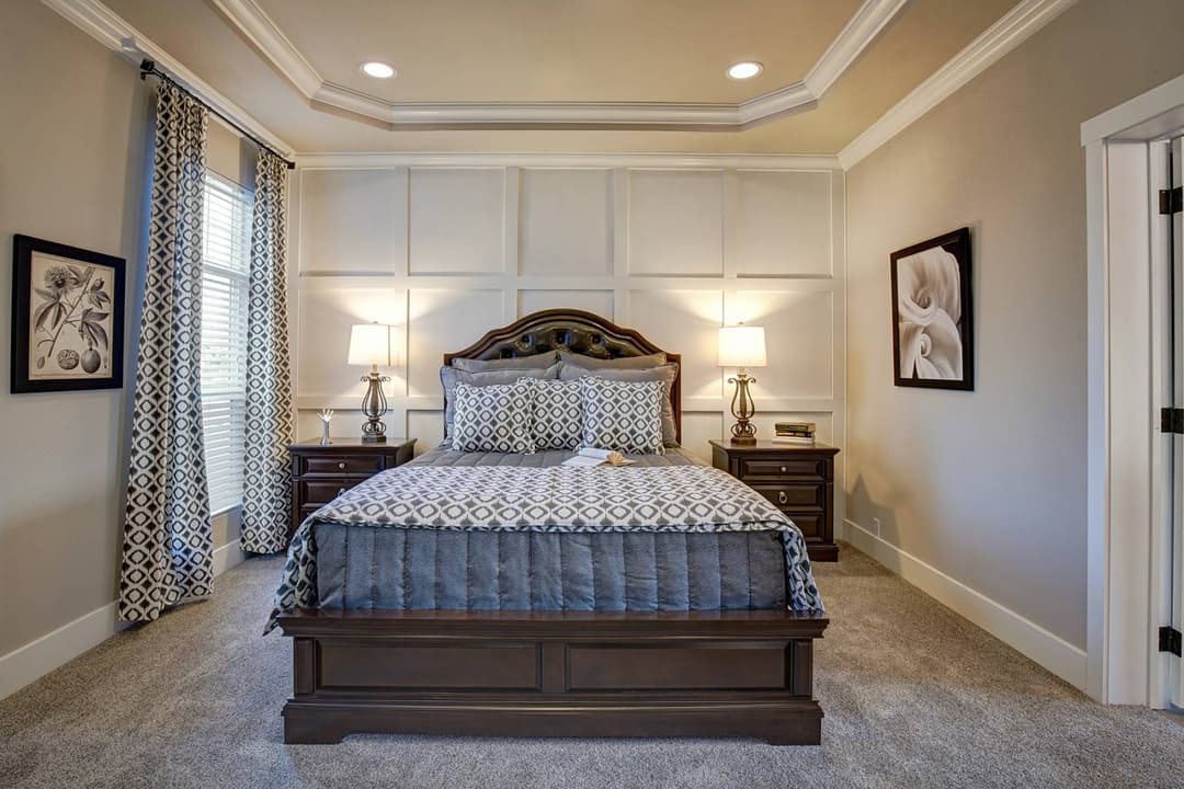 Creekside manor bedroom home features