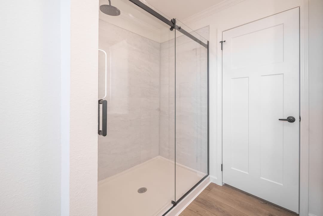 Innovation 5442h - the cypress creek bathroom home features