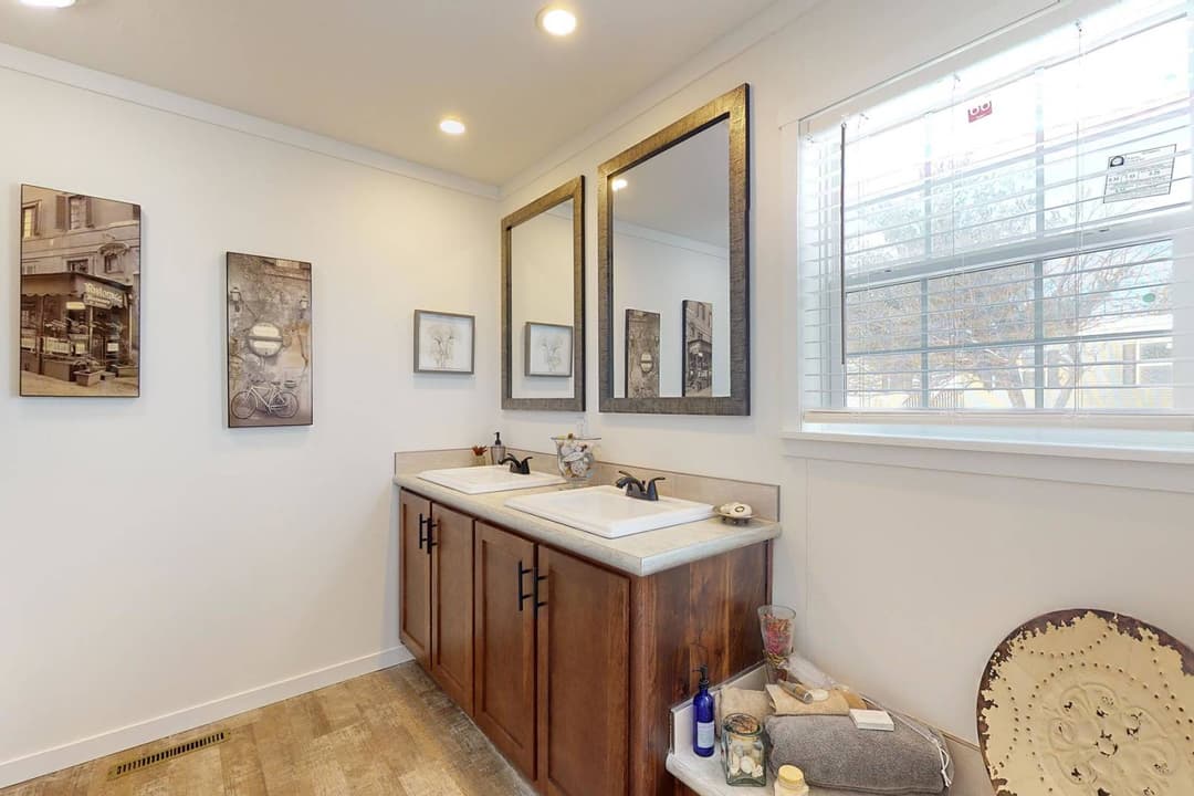 Intrigue bathroom home features