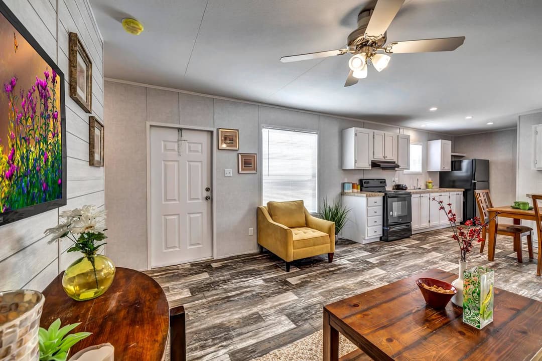 Rm1656a interior home features