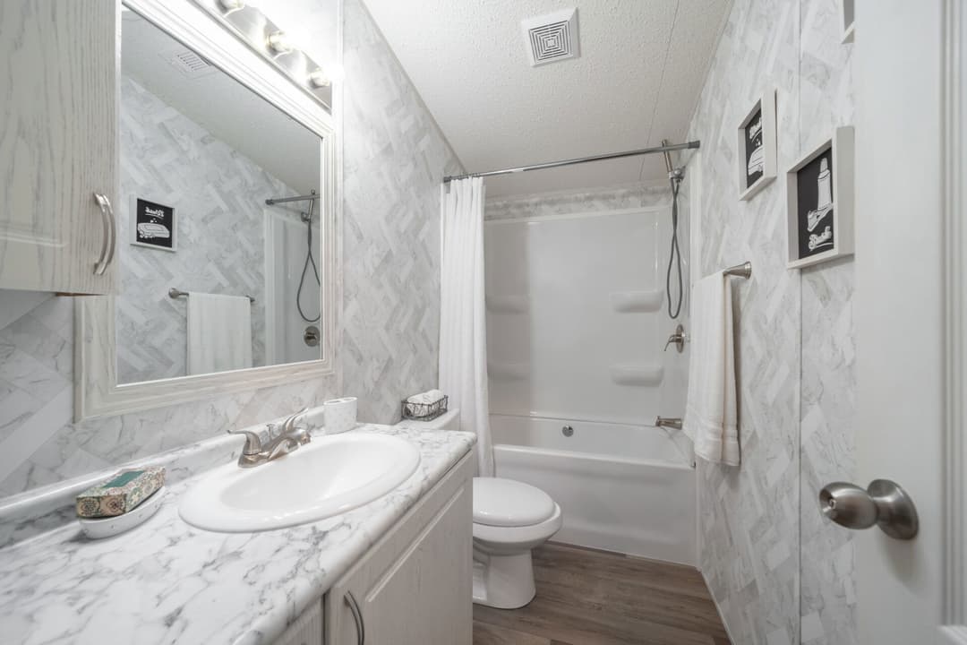 Singlewide 16×60-21fka bathroom home features