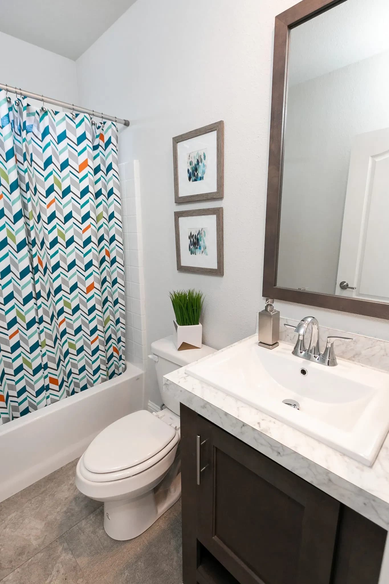 Coronado 2458b bathroom home features