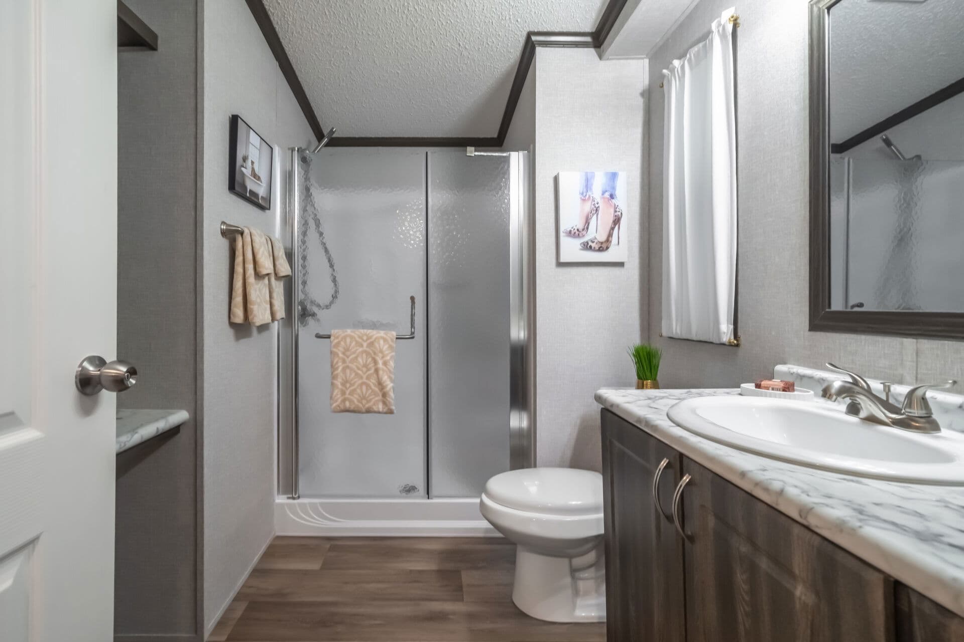 Doublewide 24×48-32a-2 bathroom home features