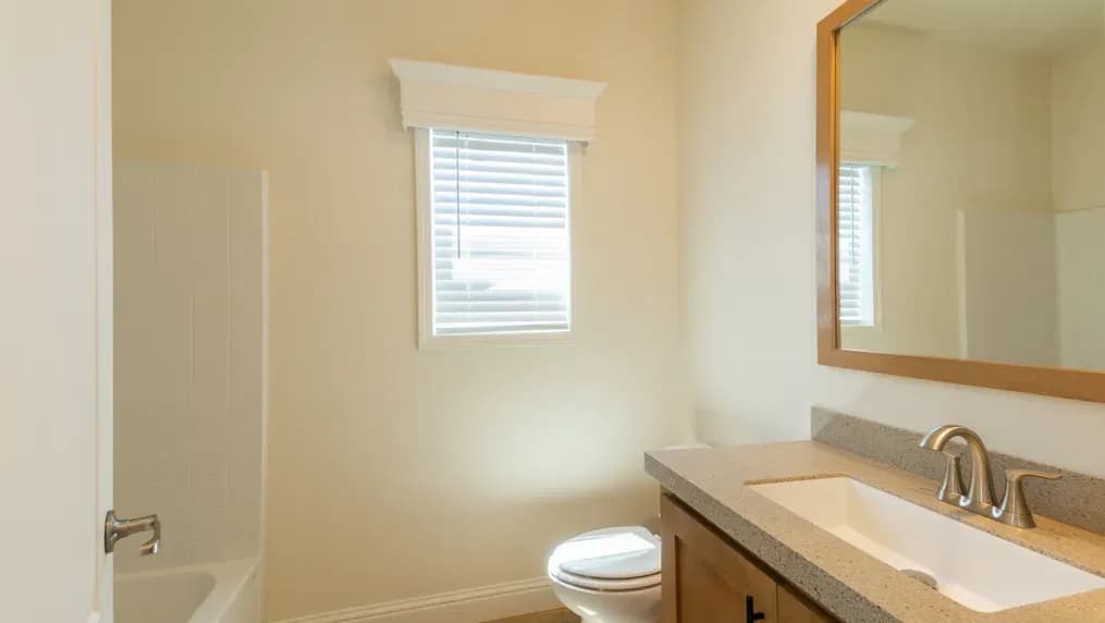 Coronado 2056b bathroom and interior home features