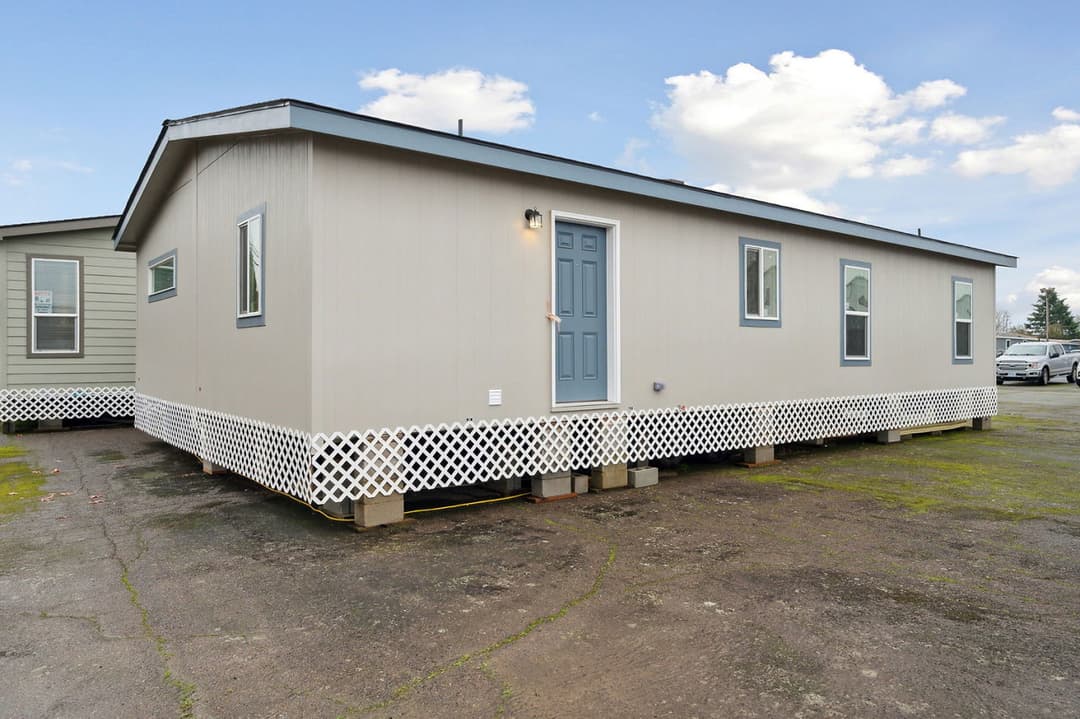 Millcreek 4400-6 elevation and exterior home features