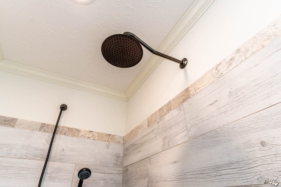 Aimon b 4br bathroom home features