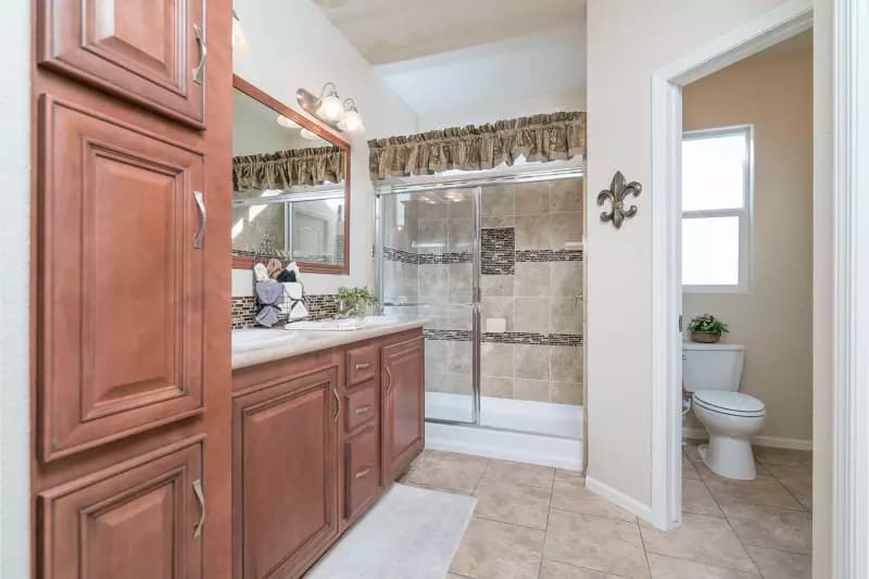 Bistro bay bathroom home features