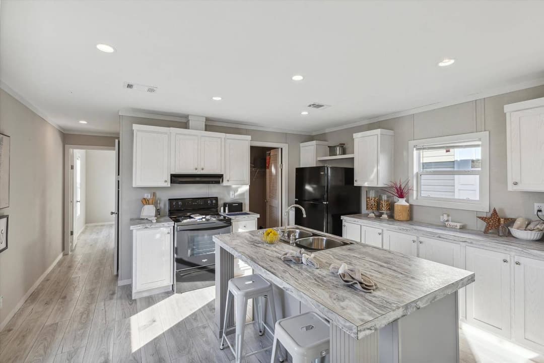 Rm1676 kitchen home features