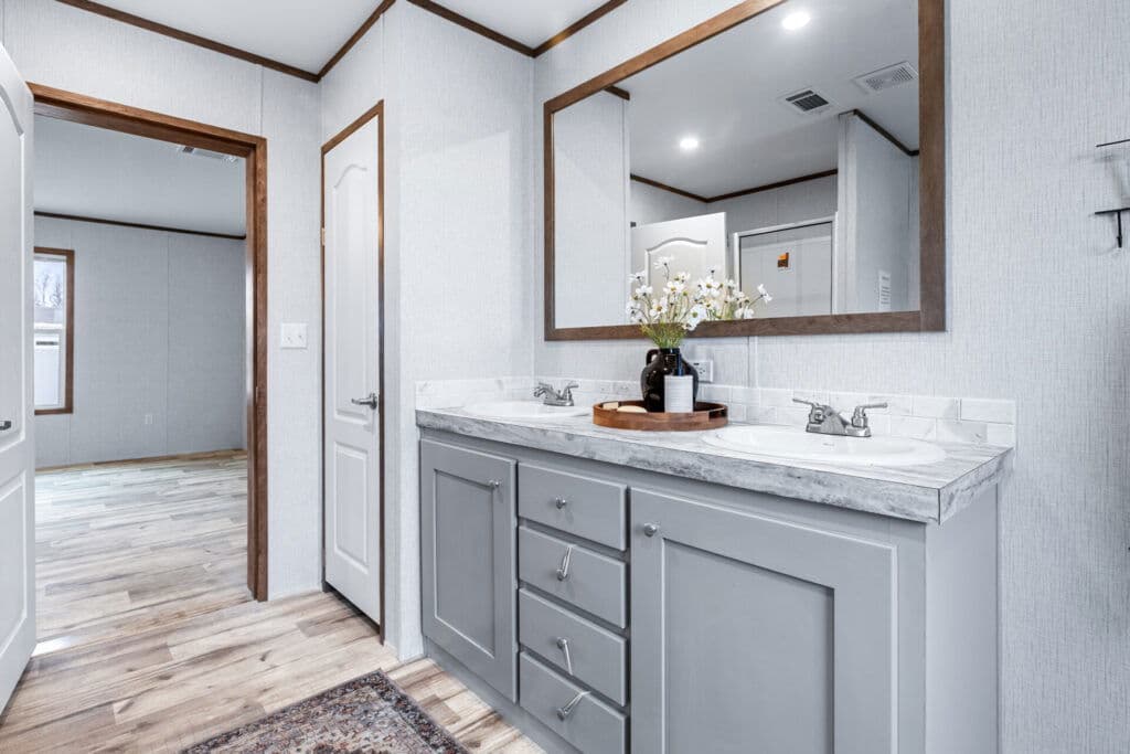 Hogan bathroom home features