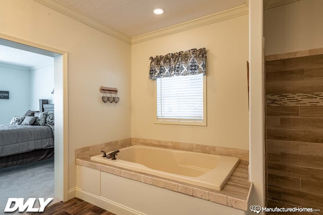 Orchard house (porch) bathroom home features