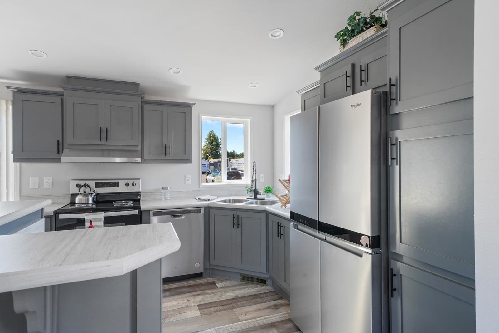 Ramada value 9082ct kitchen and interior home features