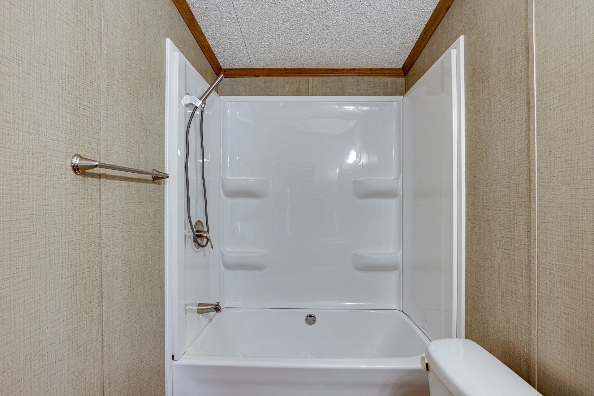 Doublewide h-32×56-42a bathroom home features