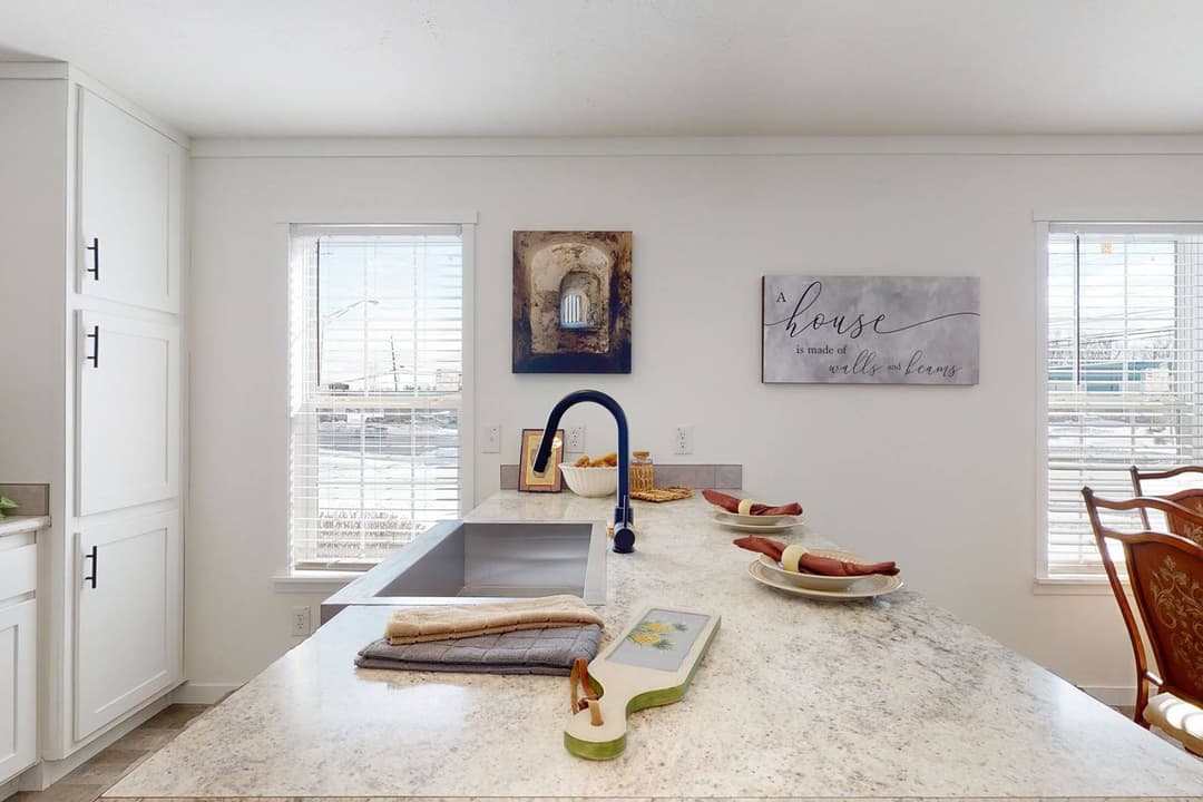 Intrigue kitchen home features