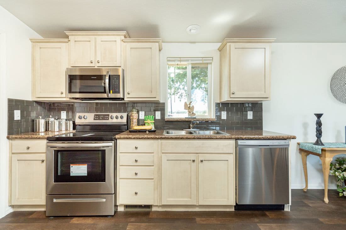 Columbia river multi-section 2017 kitchen home features