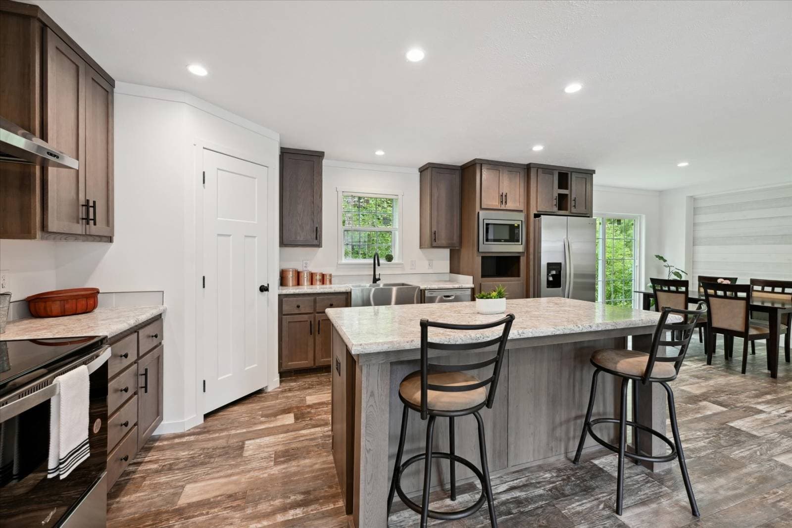 East point - elevate 56 kitchen home features