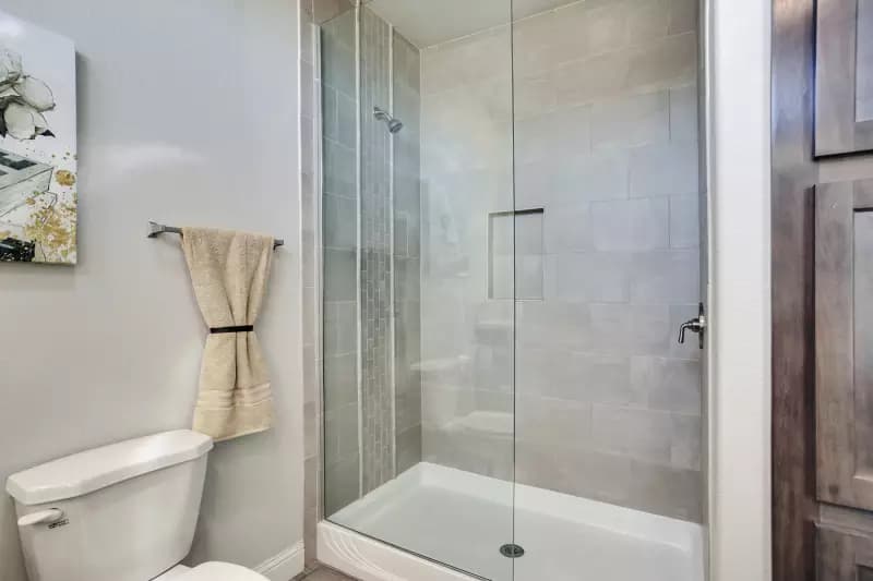 Bayside bathroom home features