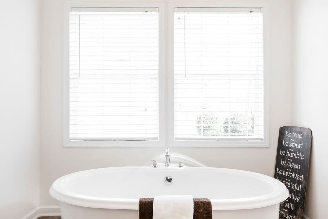 1558 jamestown bathroom home features