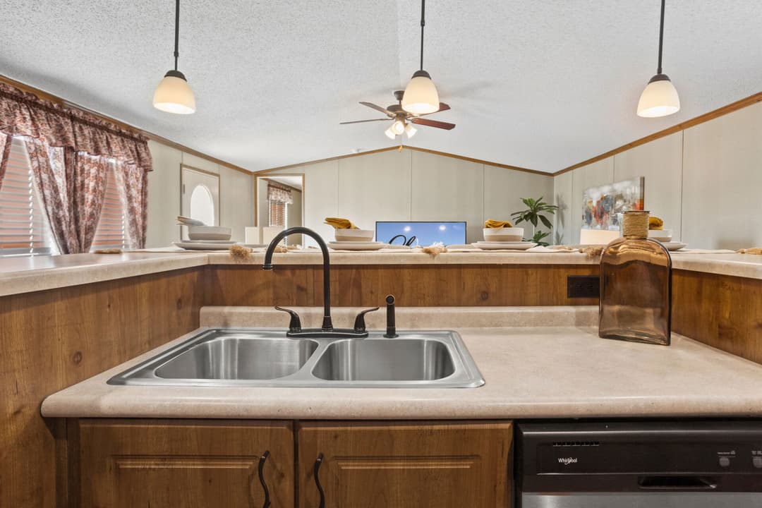 Ultra-wide 18×68-32a kitchen home features