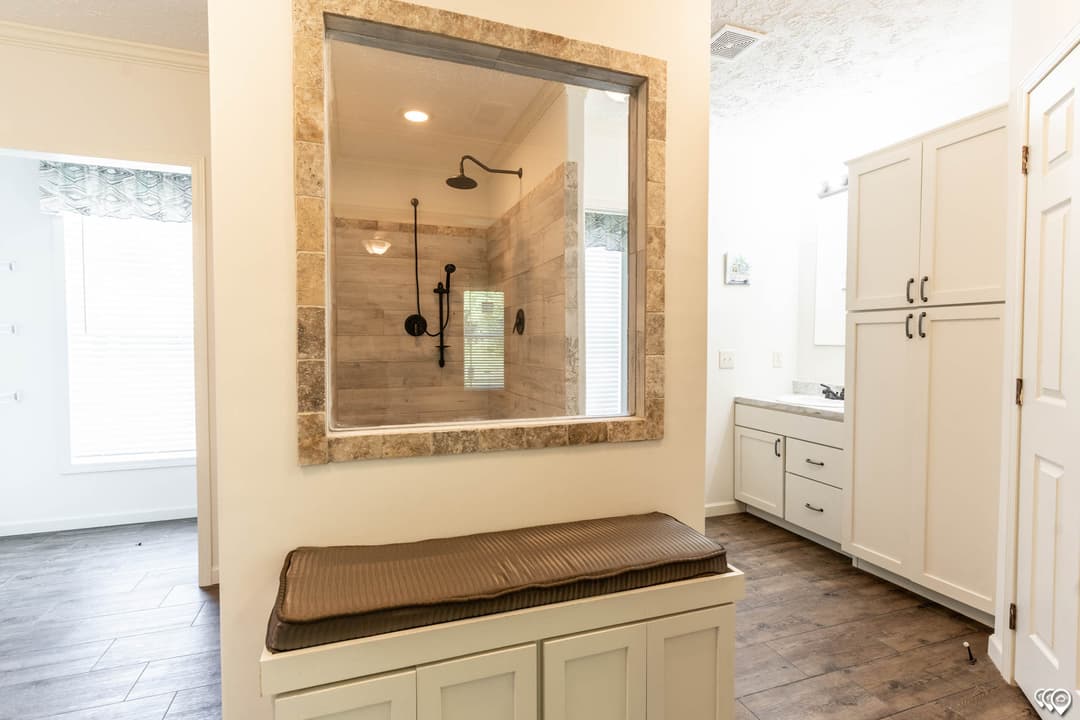 Aimon b 4br bathroom home features