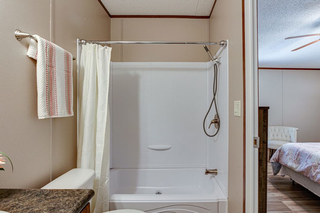 Singlewide 16×64-32c bathroom home features