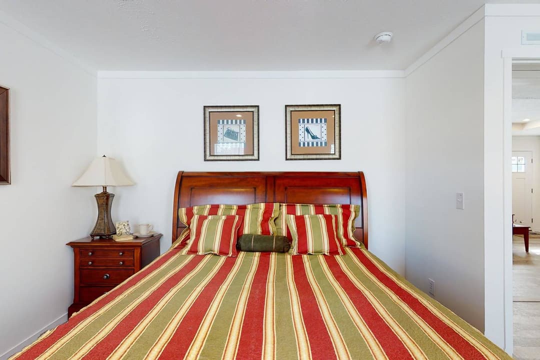 Intrigue bedroom home features