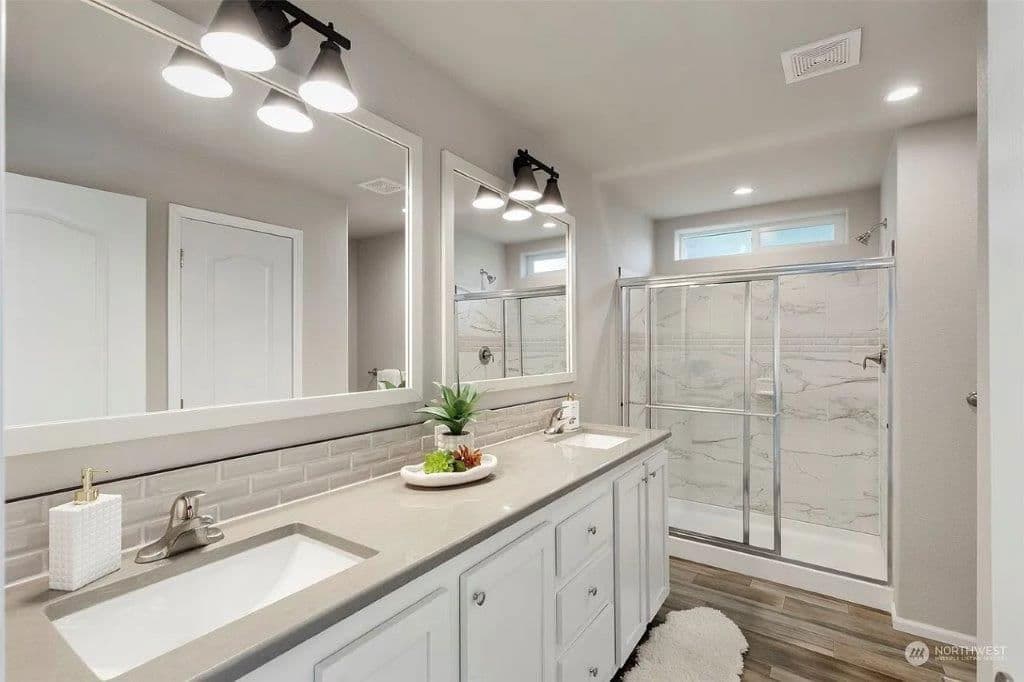 400 bathroom home features