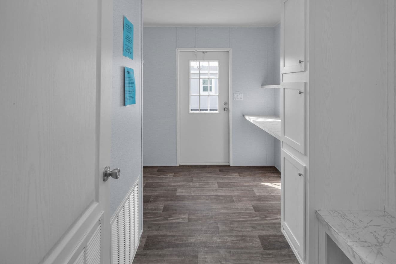 Valu maxx premier 32643e interior home features