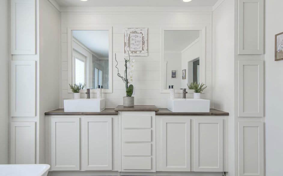 Pearl 6380 bathroom home features