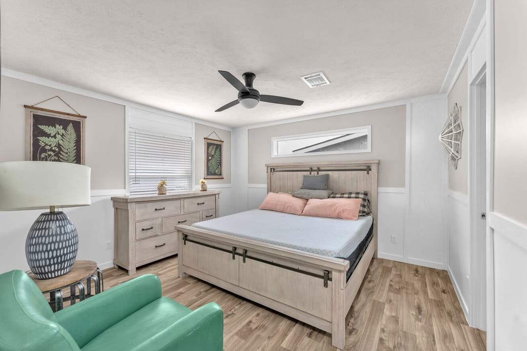 Palm harbor elite 28523f bedroom home features