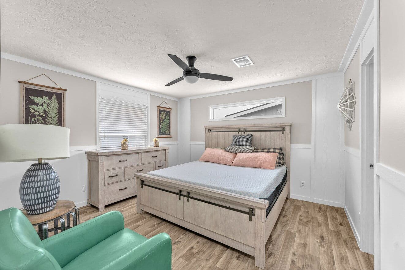 Palm harbor elite 28523f bedroom home features