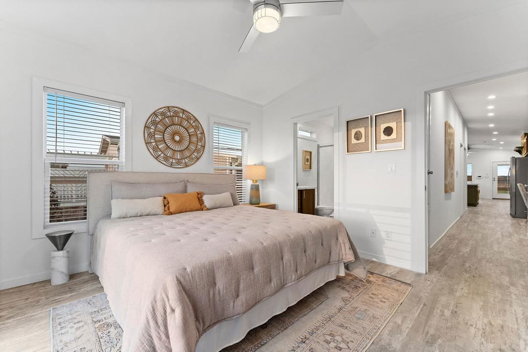 Innovation 1668h bedroom home features