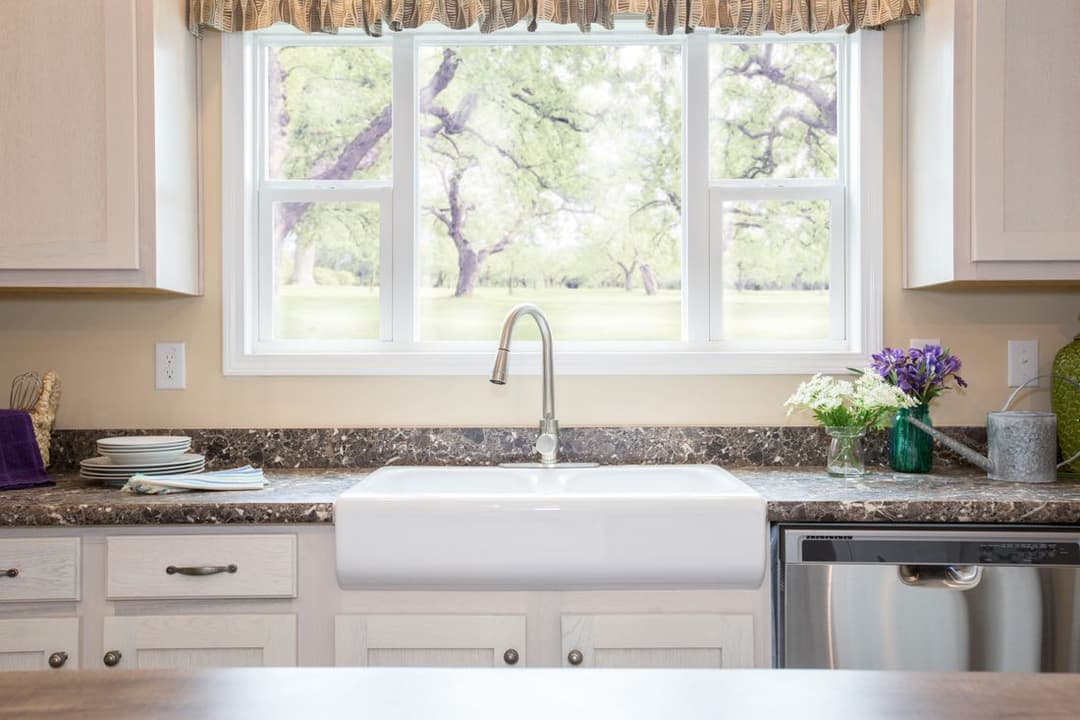 2083 heritage kitchen home features