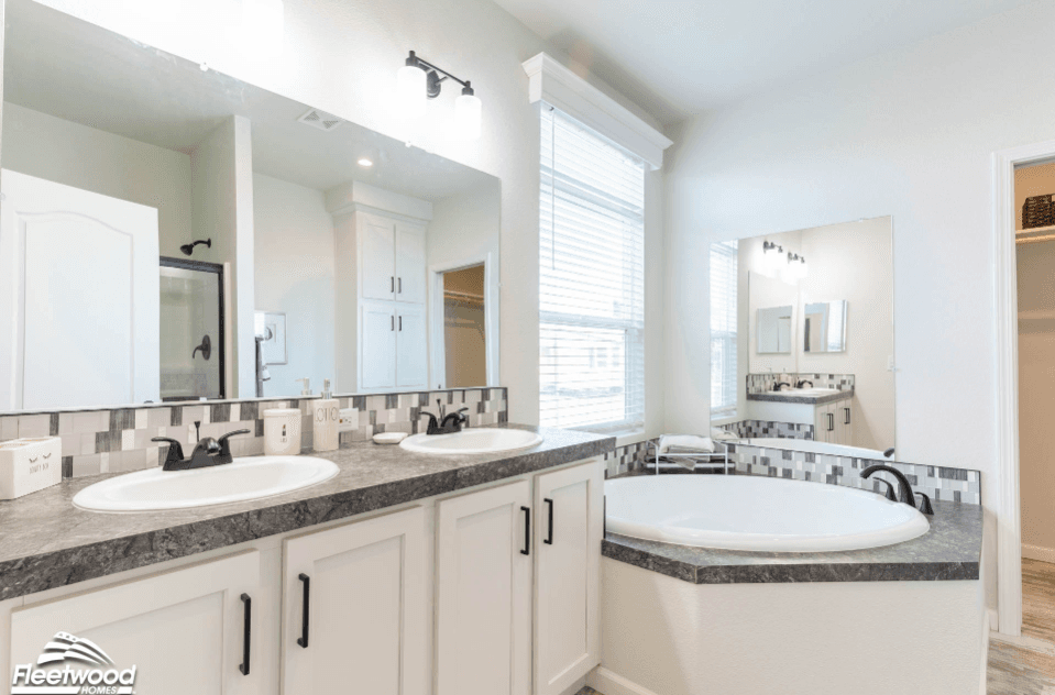 Coronado interior and bathroom home features