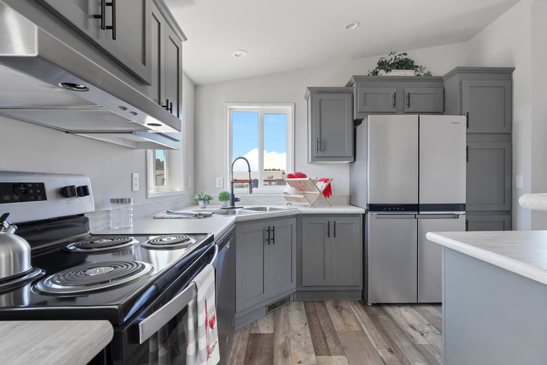 Ramada value 9082ct kitchen and interior home features