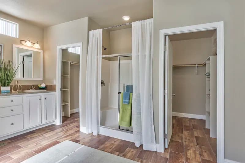 Citrus bathroom home features