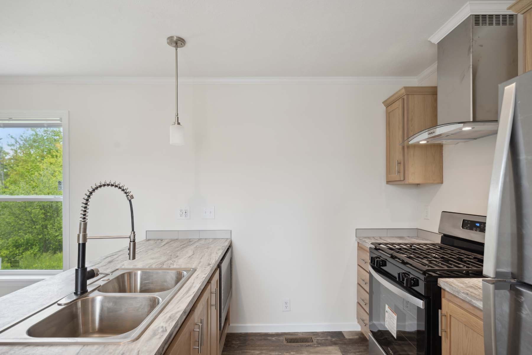 Achiever 6903 kitchen home features