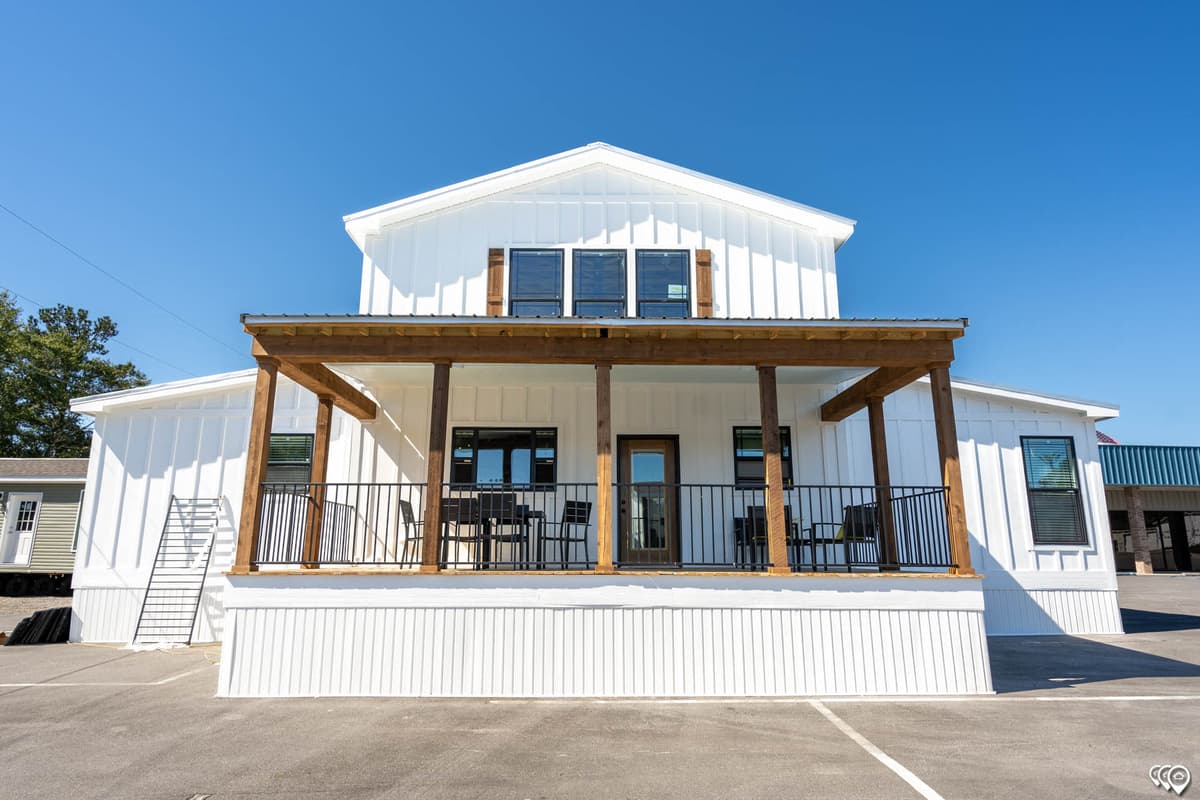 Barndominium hero and exterior home features