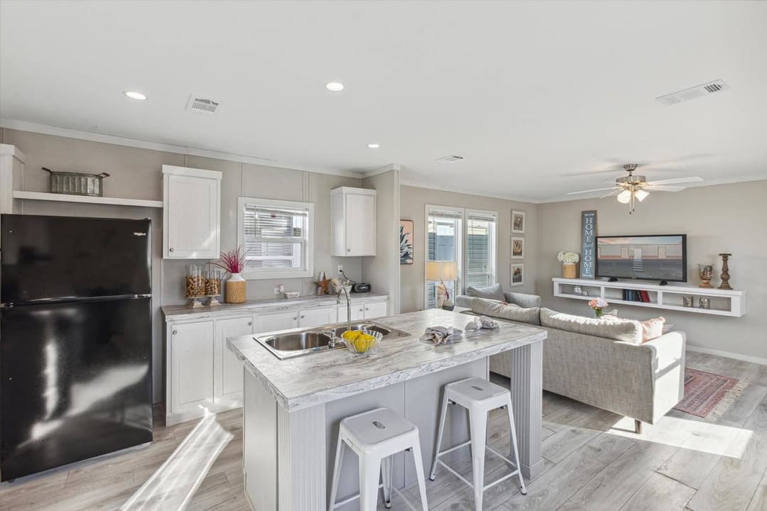 Rm1676 kitchen home features