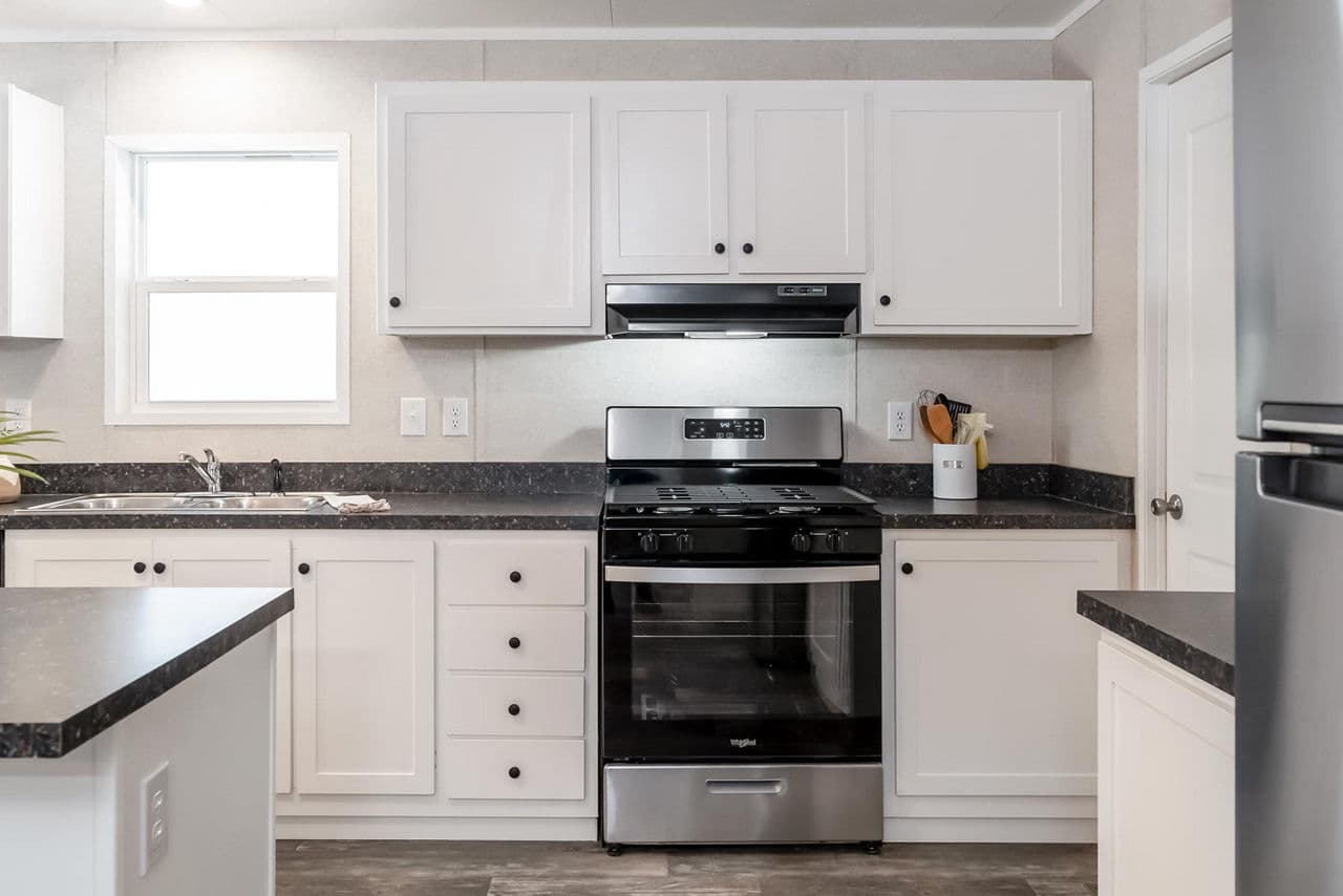 Pinnacle 3904 kitchen home features