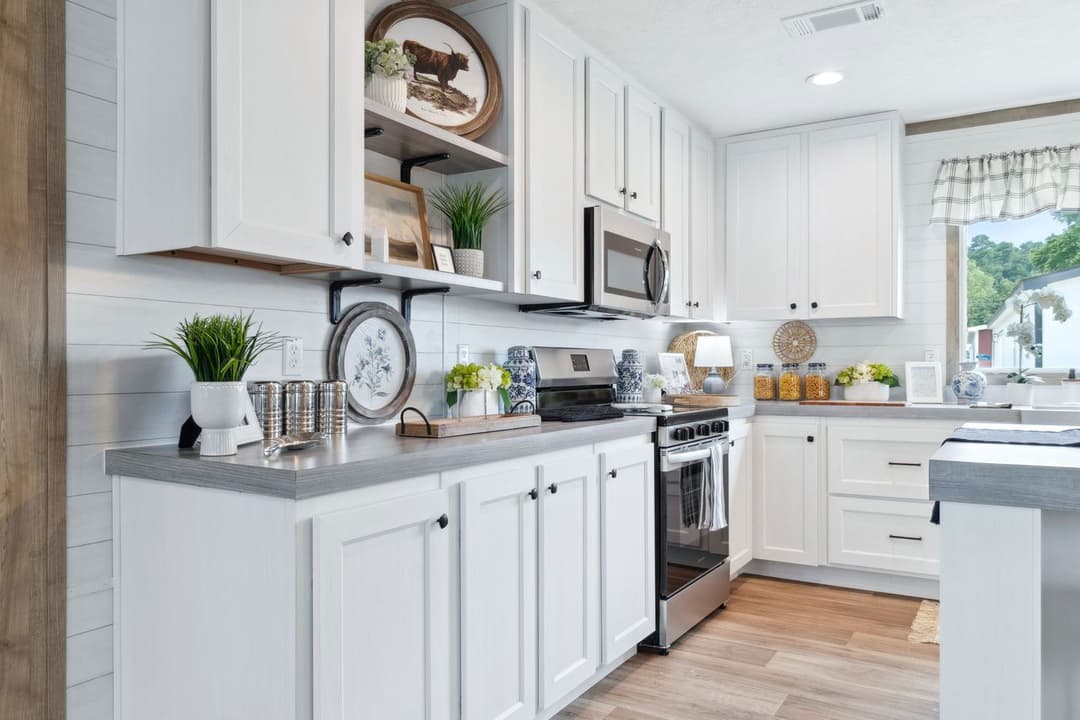 Breeze farmhouse 72 kitchen home features