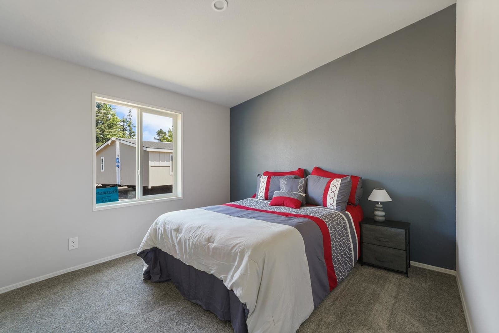 Ramada value 9082ct bedroom and interior home features