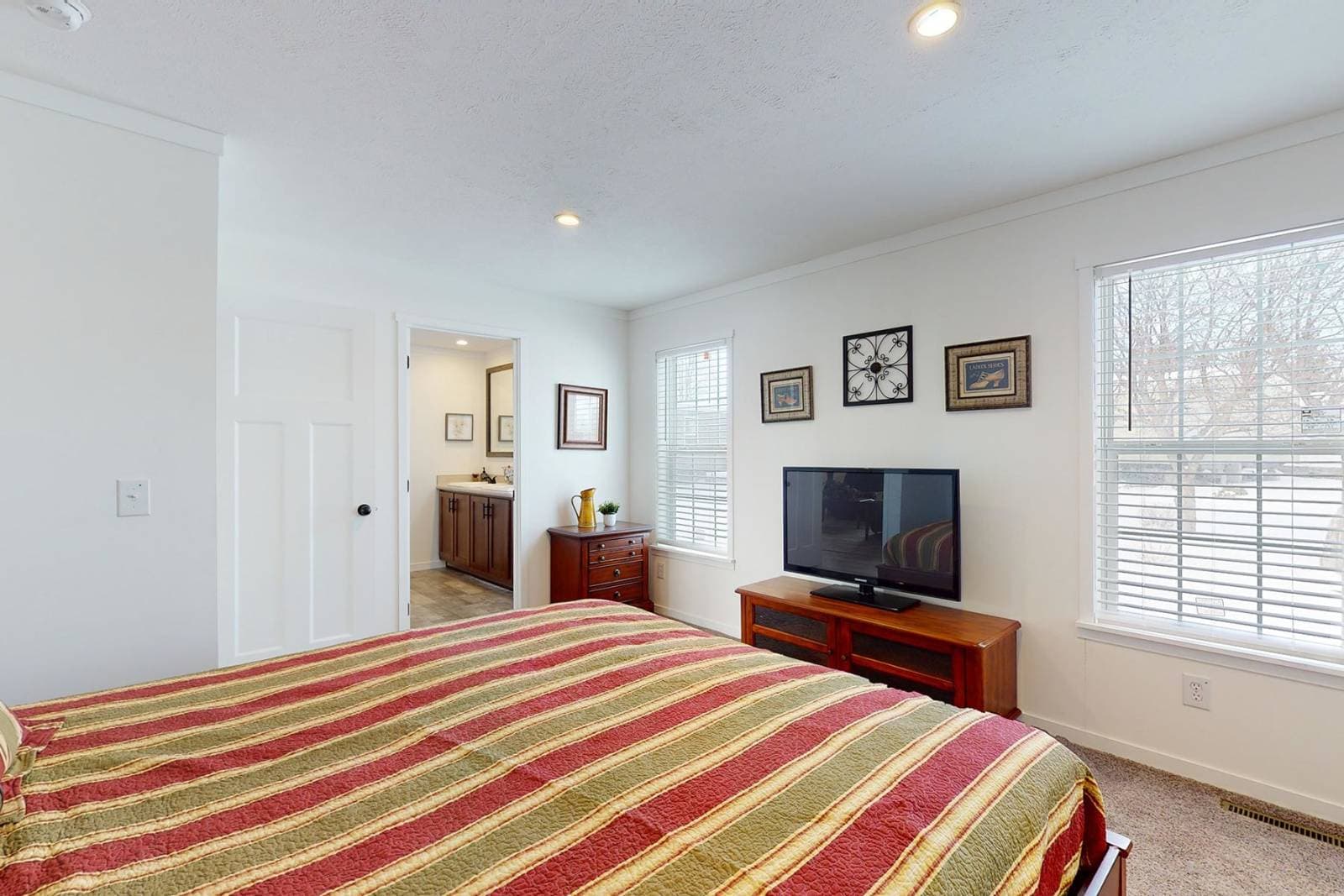 Intrigue bedroom home features