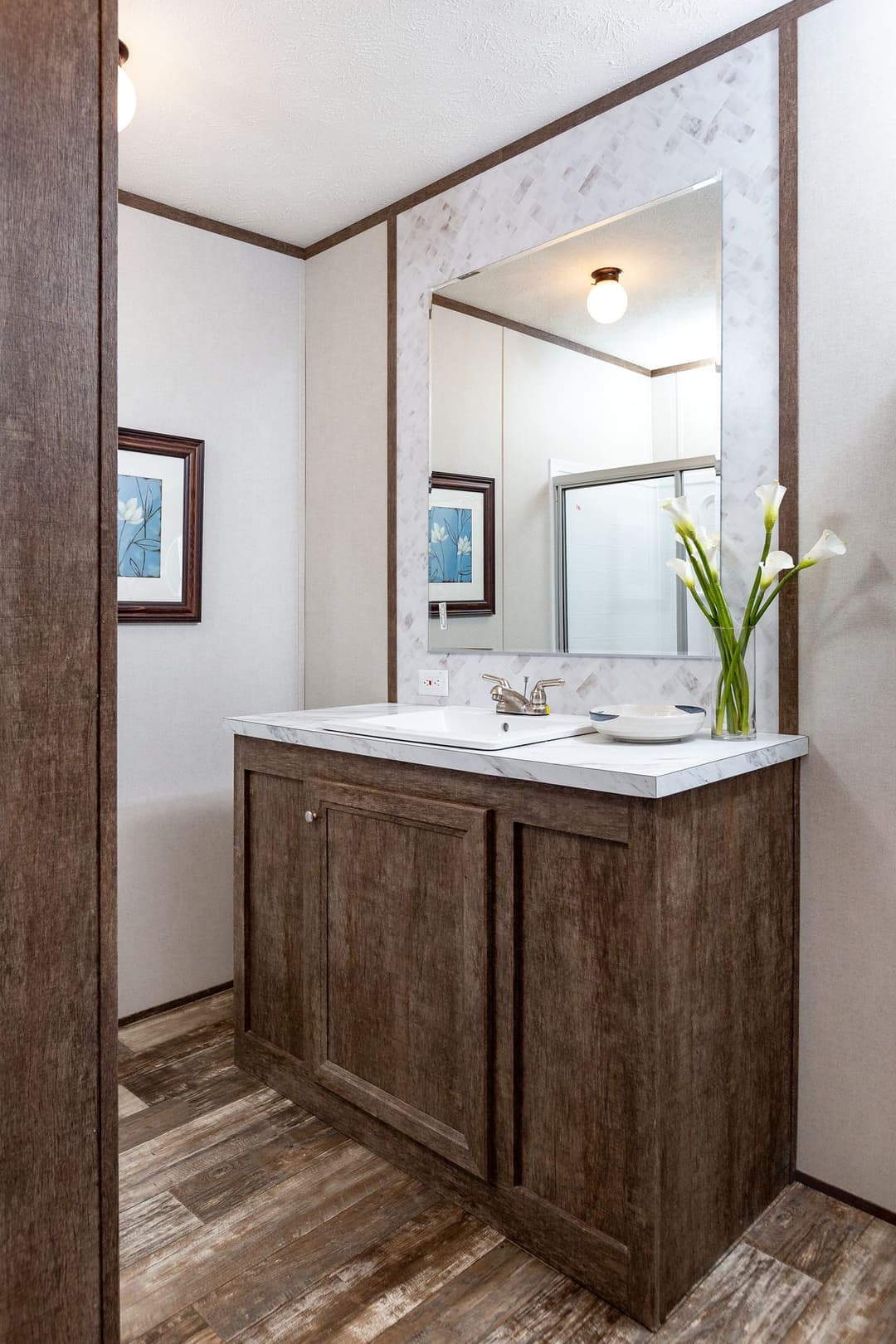 Maynardville classic 76 bathroom home features