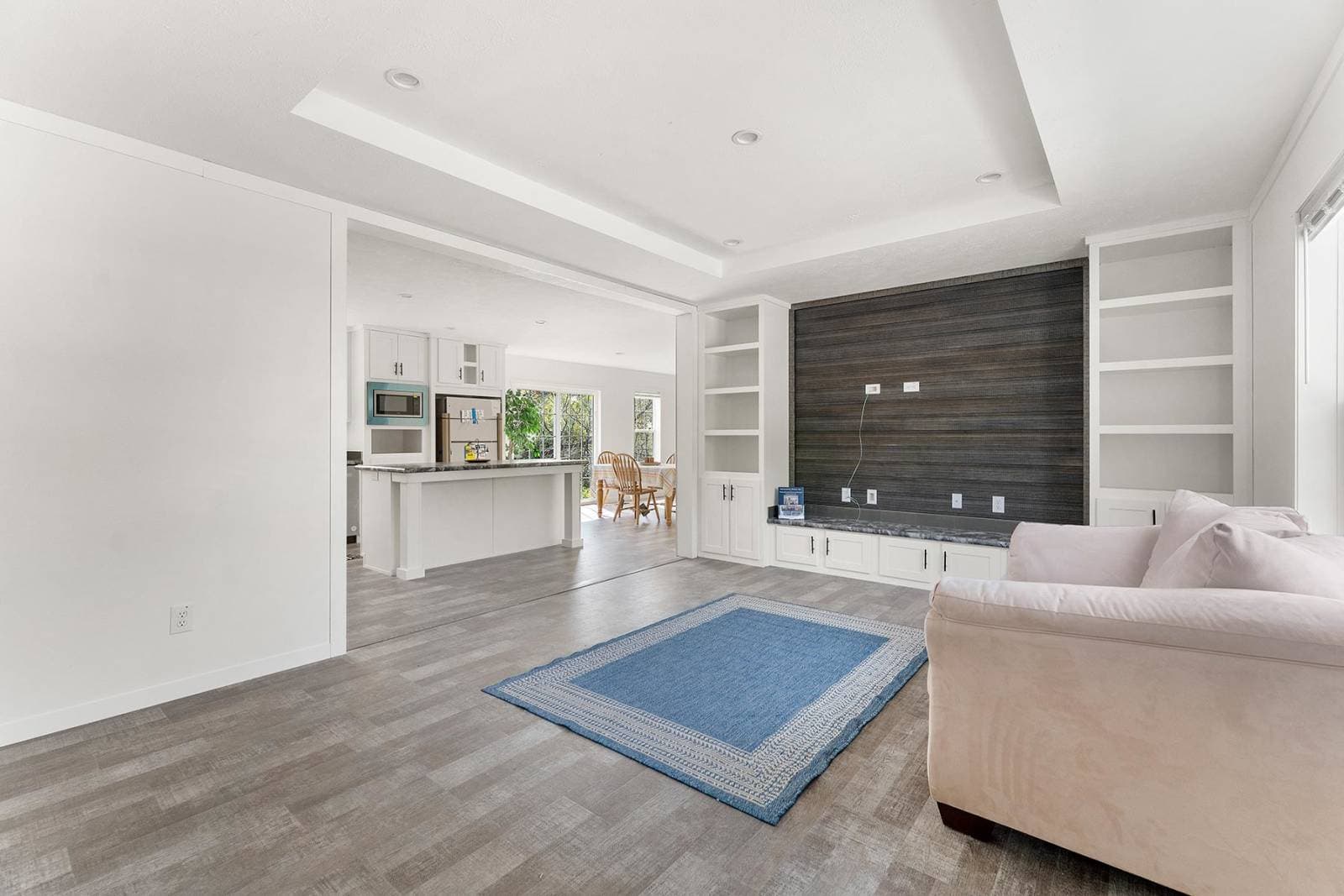 Insight interior home features